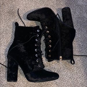 Super cute suede boots!